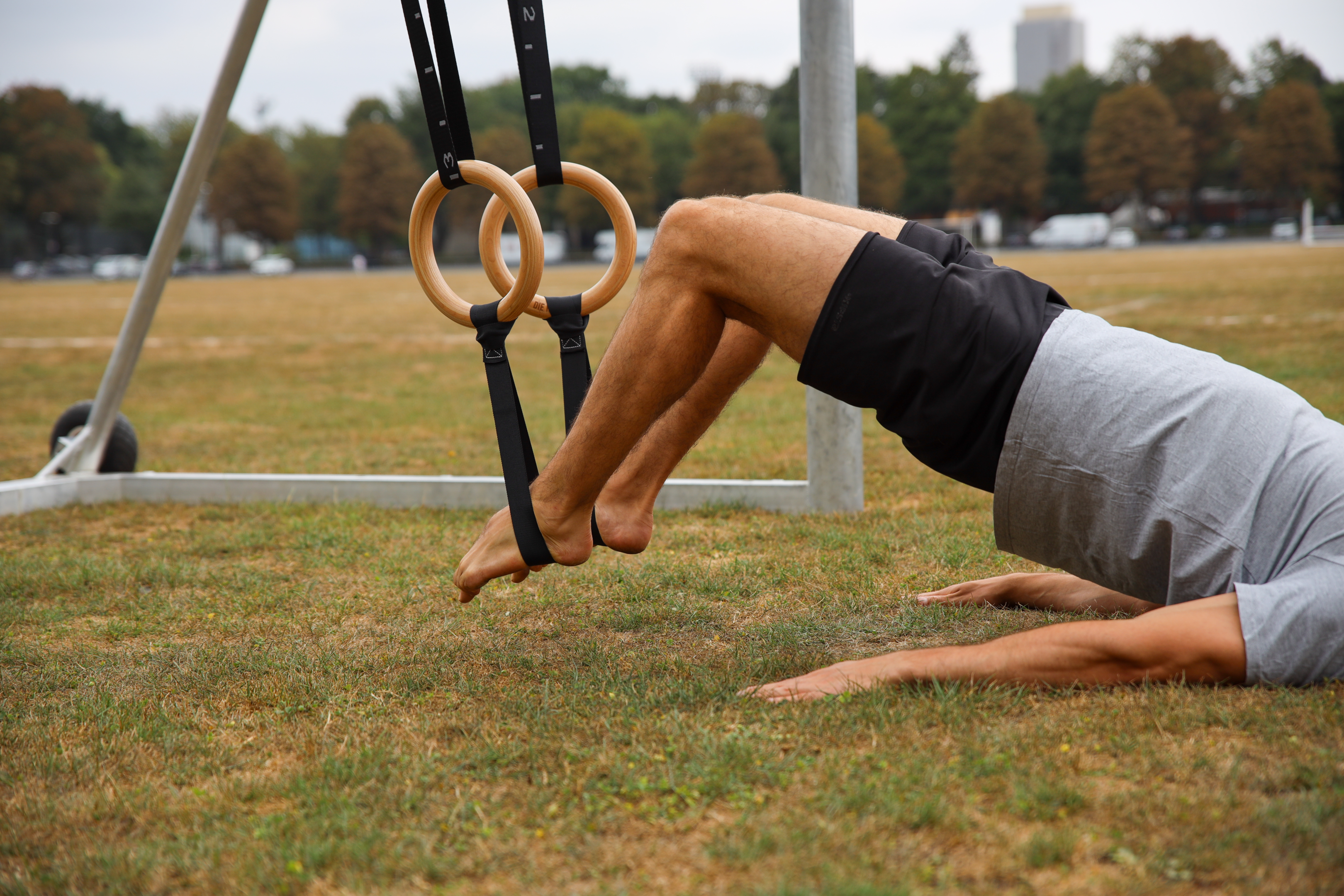 Beintraining mit Turnringen