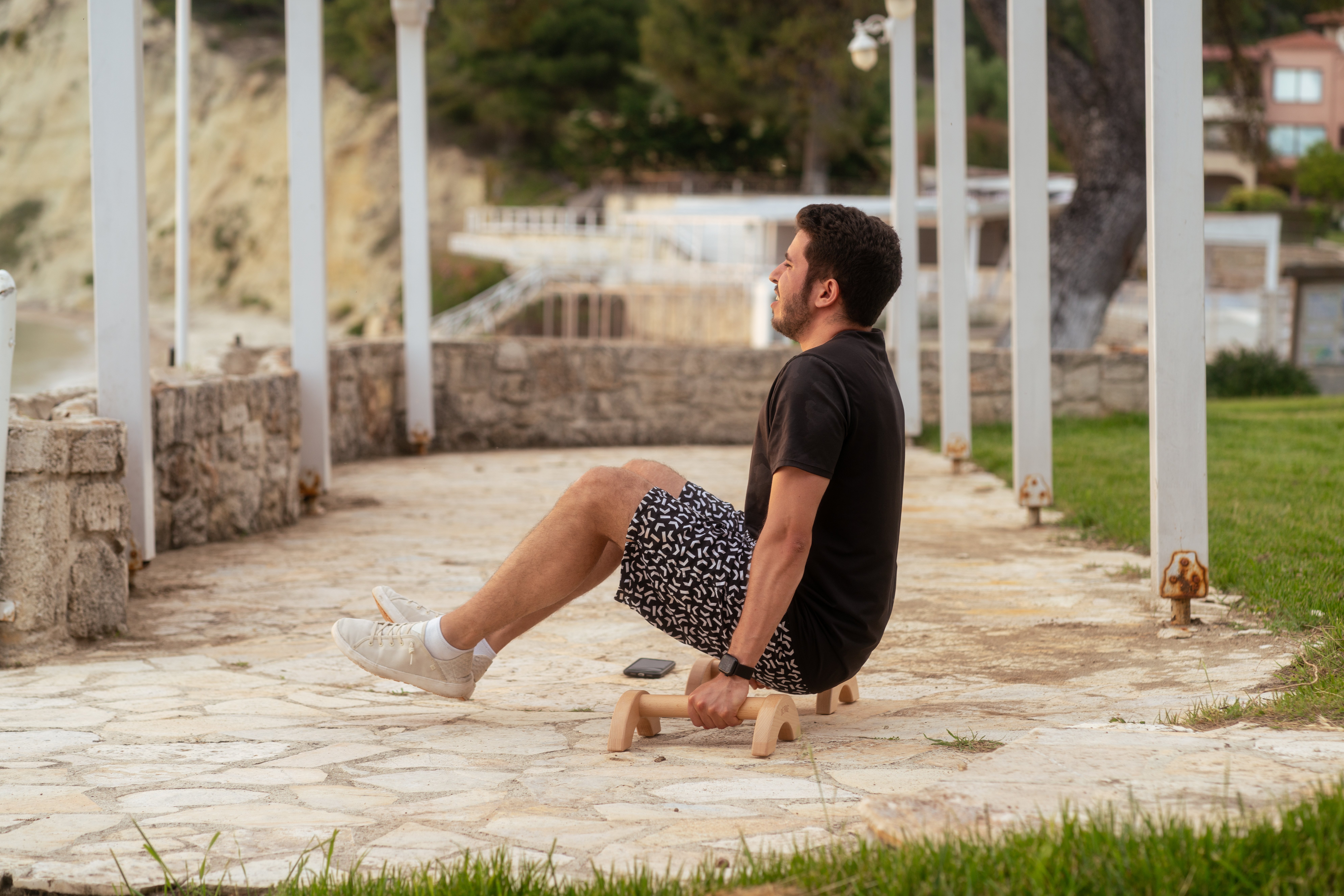 julian l sitz parallettes anstrengend.jpg