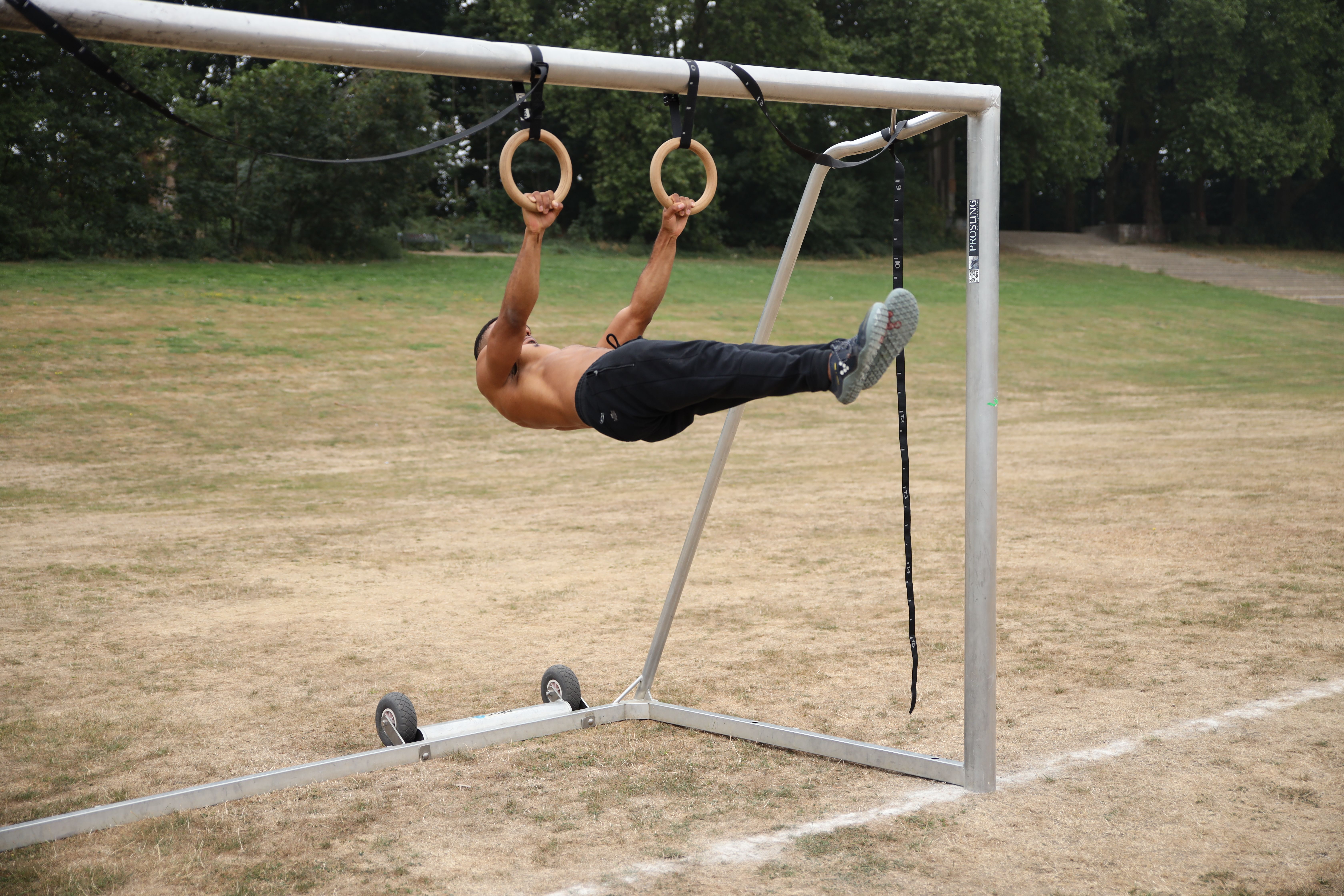 Marcos Front Lever Ringe Tor.JPG