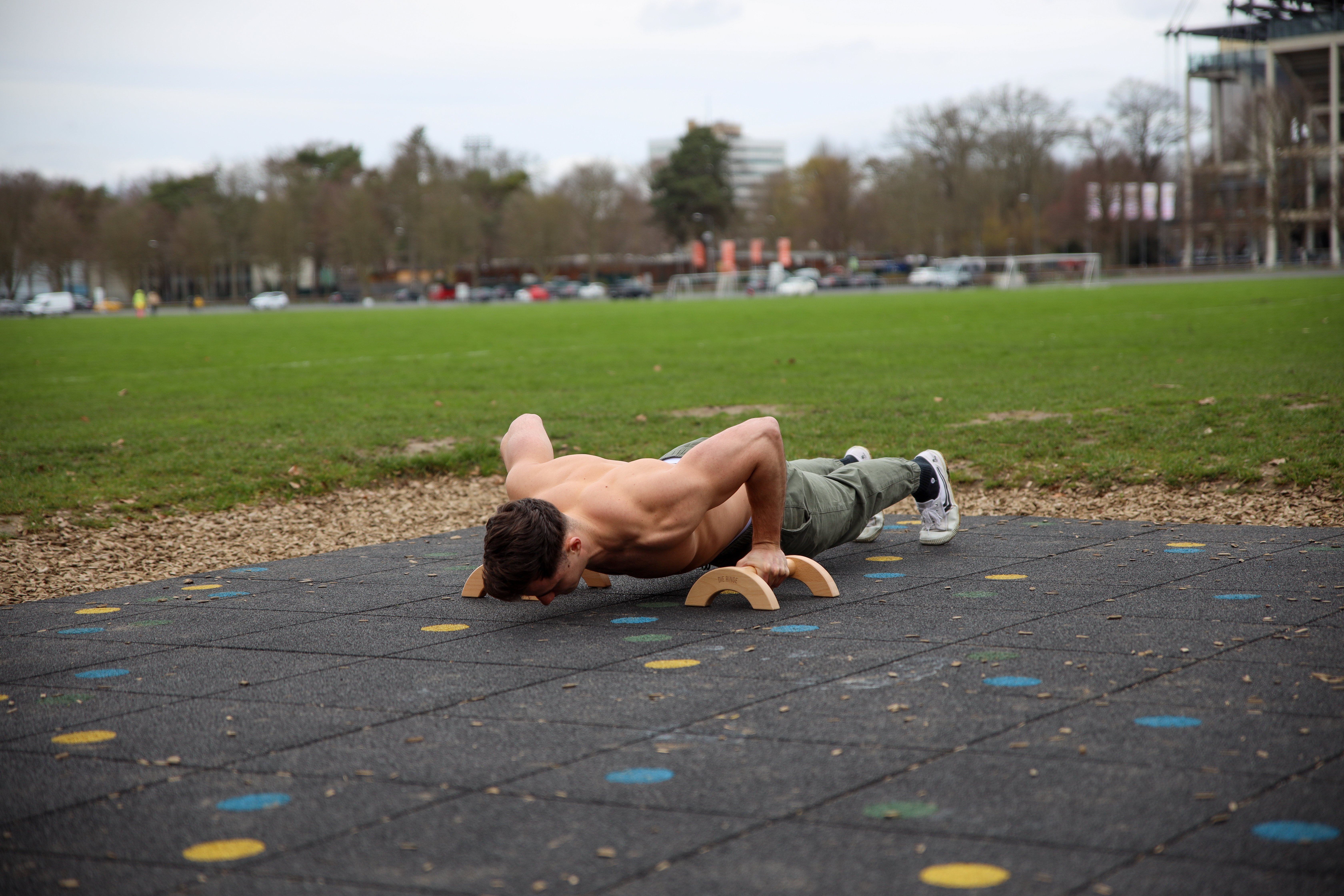 paul push ups liegestütze tief parallettes ok frei.jpg